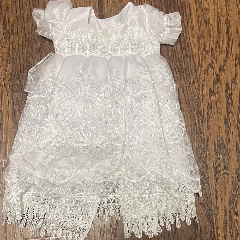 Elegant White Lace Baby Dress size approximately (0-3) months great condition